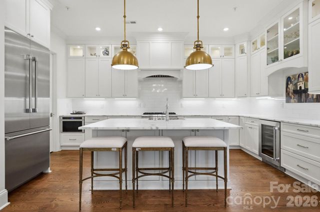2312 Selwyn Avenue 202, Charlotte, NC 28207