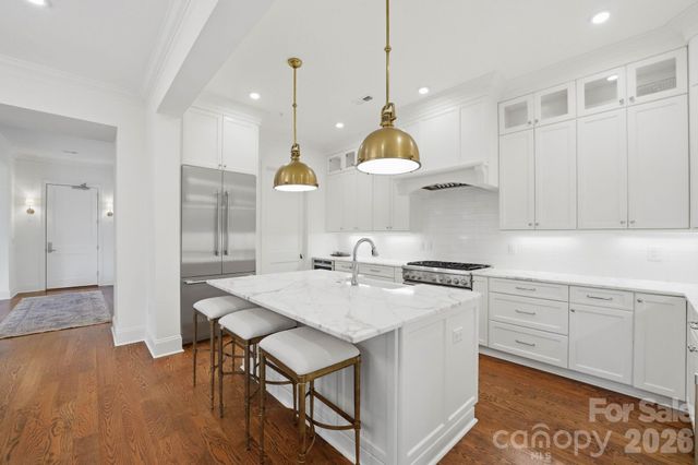 2312 Selwyn Avenue 202, Charlotte, NC 28207