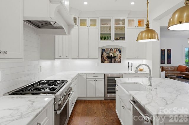 2312 Selwyn Avenue 202, Charlotte, NC 28207