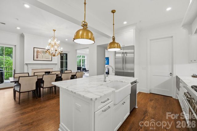 2312 Selwyn Avenue 202, Charlotte, NC 28207