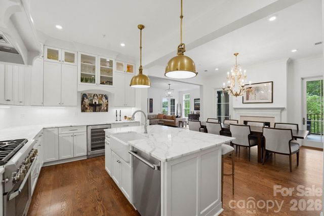 2312 Selwyn Avenue 202, Charlotte, NC 28207