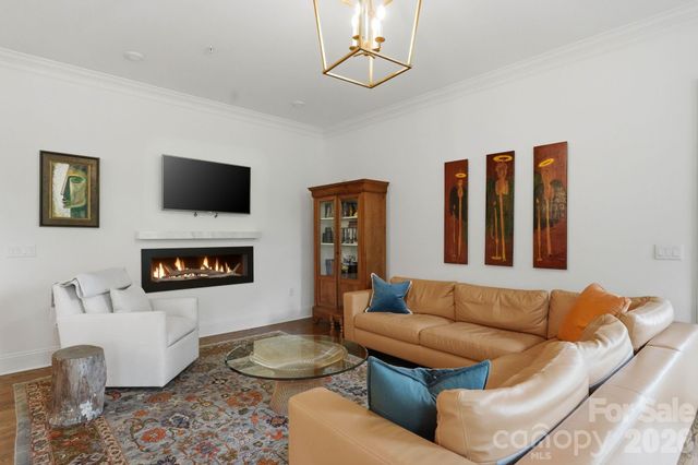 2312 Selwyn Avenue 202, Charlotte, NC 28207