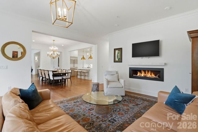 2312 Selwyn Avenue 202, Charlotte, NC 28207