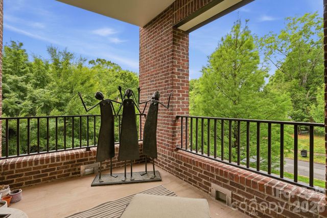 2312 Selwyn Avenue 202, Charlotte, NC 28207