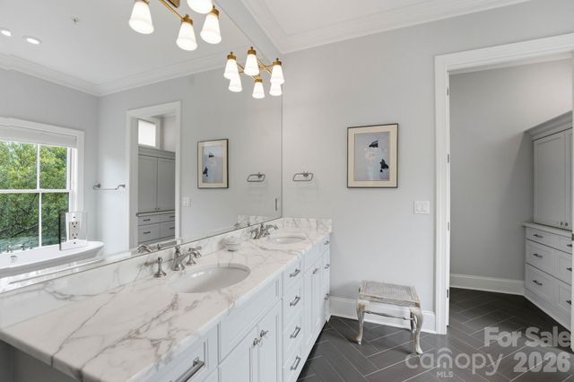 2312 Selwyn Avenue 202, Charlotte, NC 28207