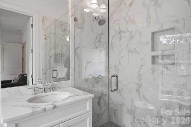 2312 Selwyn Avenue 202, Charlotte, NC 28207