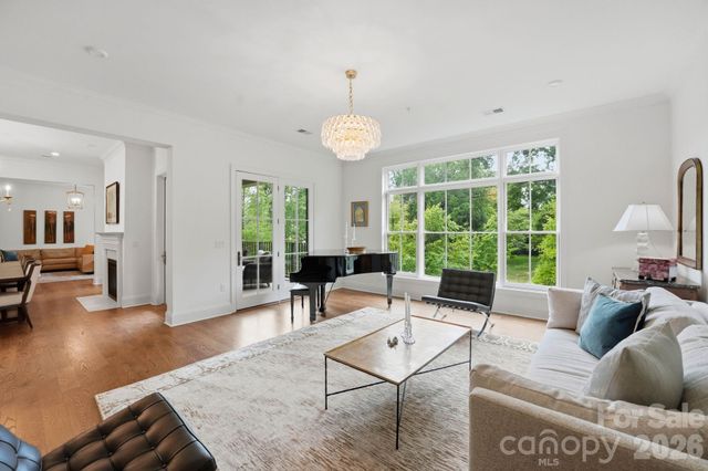 2312 Selwyn Avenue 202, Charlotte, NC 28207