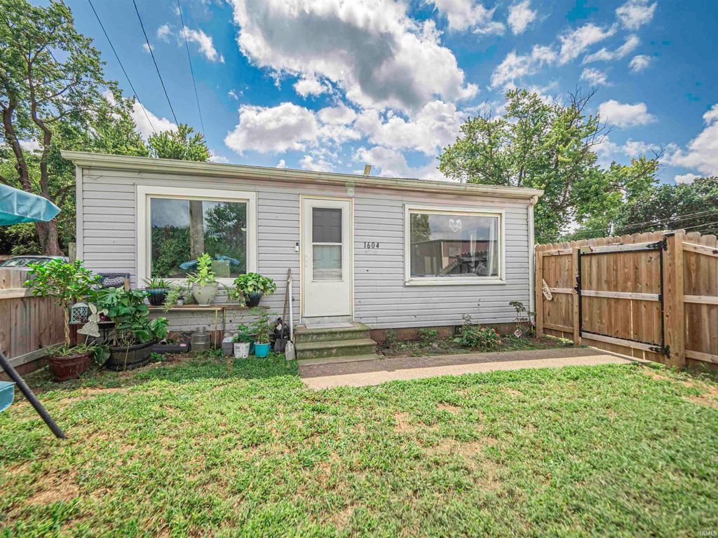 1604 Allens Lane, Evansville, IN 47710