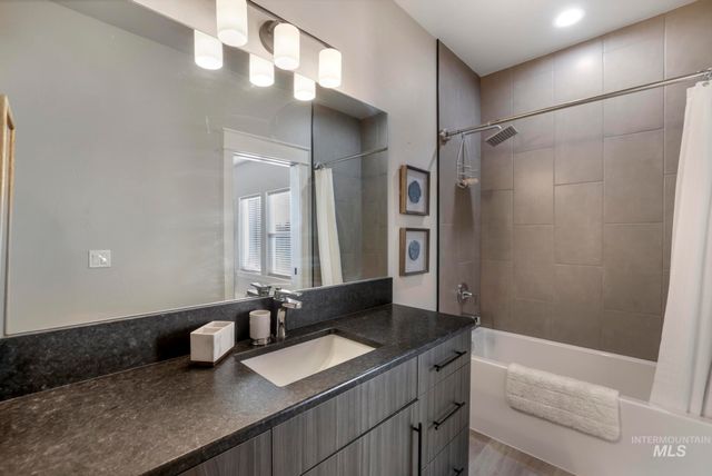 439 N Meadowview Lane N, Twin Falls, ID 83301