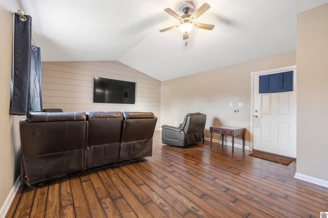 918 N 37th St, Paducah, KY 42001