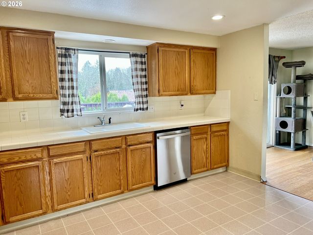 2632 Ne 7TH Ct, Gresham, OR 97030