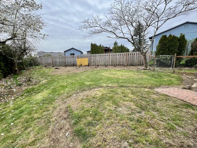 2632 Ne 7TH Ct, Gresham, OR 97030