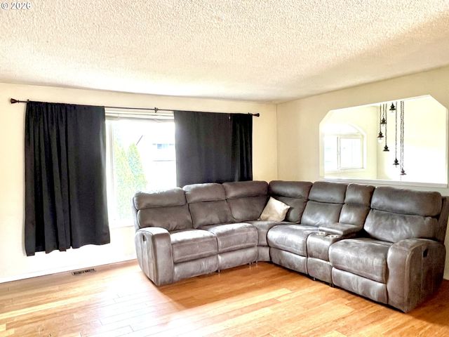 2632 Ne 7TH Ct, Gresham, OR 97030