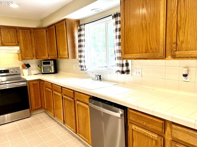 2632 Ne 7TH Ct, Gresham, OR 97030