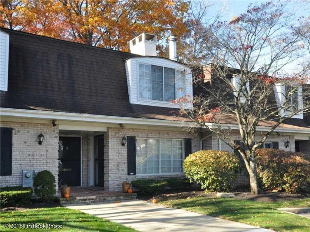 77 HOFFMAN Avenue C, Cranston, RI 02920