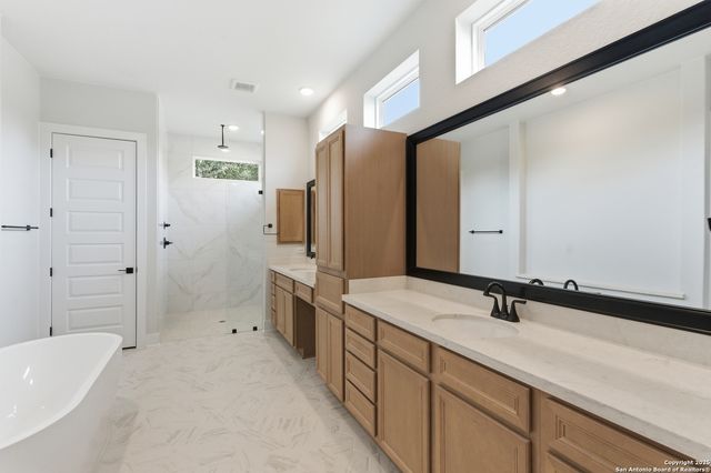 530 Poe Parkway, Castroville, TX 78009