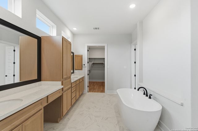 530 Poe Parkway, Castroville, TX 78009