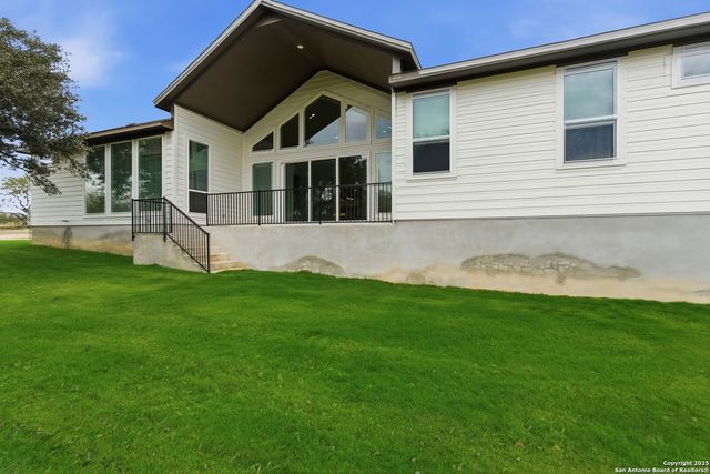 530 Poe Parkway, Castroville, TX 78009