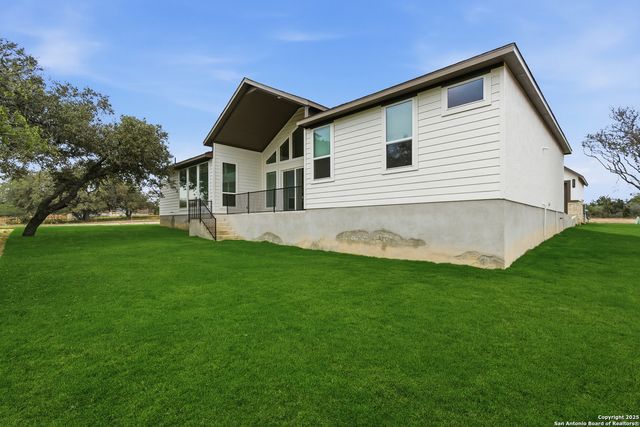 530 Poe Parkway, Castroville, TX 78009