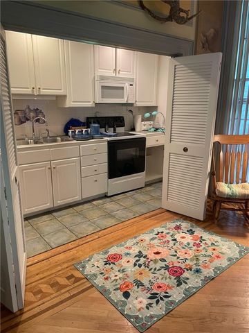 46 Chastellux Avenue, Newport, RI 02840