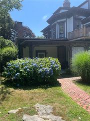 46 Chastellux Avenue, Newport, RI 02840