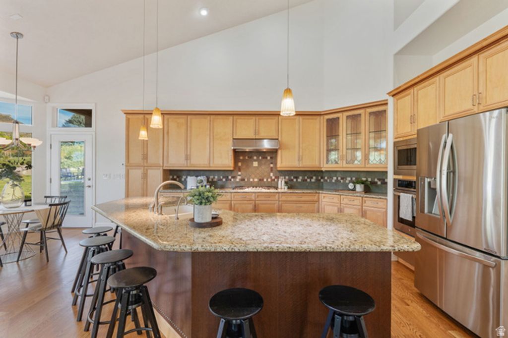 Image 15 of property listing at 14133 S SPYGLASS HILL DR, Draper, UT 84020