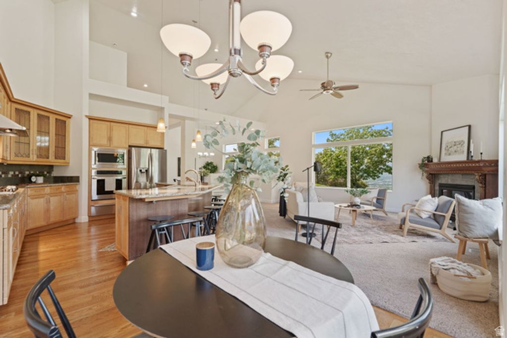 Image 10 of property listing at 14133 S SPYGLASS HILL DR, Draper, UT 84020