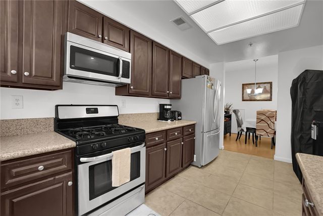 14031 Astoria Street 102, Sylmar, CA 91342