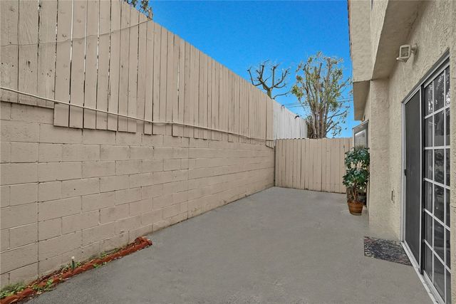 14031 Astoria Street 102, Sylmar, CA 91342