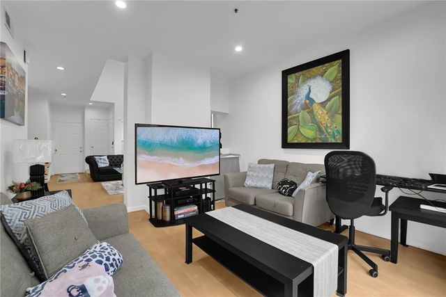 14031 Astoria Street 102, Sylmar, CA 91342