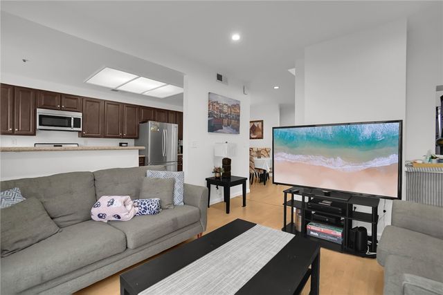 14031 Astoria Street 102, Sylmar, CA 91342