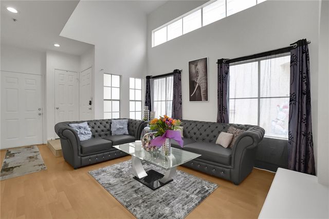 14031 Astoria Street 102, Sylmar, CA 91342