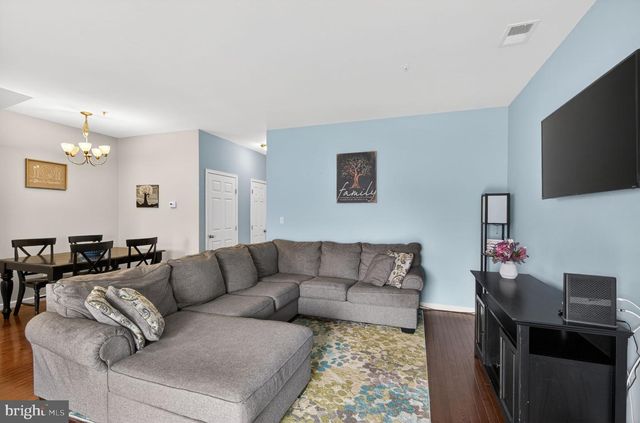 2271 RISING HILL RD, Whitehall, PA 18052