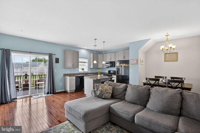 2271 RISING HILL RD, Whitehall, PA 18052