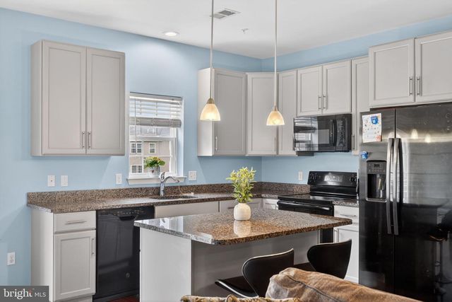 2271 RISING HILL RD, Whitehall, PA 18052