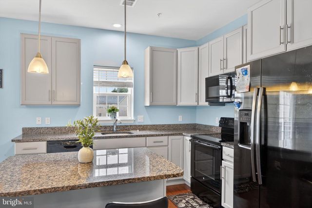 2271 RISING HILL RD, Whitehall, PA 18052