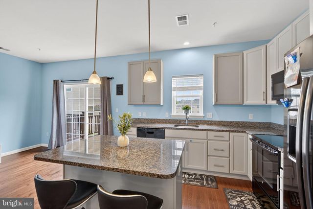 2271 RISING HILL RD, Whitehall, PA 18052