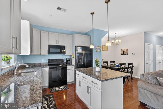 2271 RISING HILL RD, Whitehall, PA 18052
