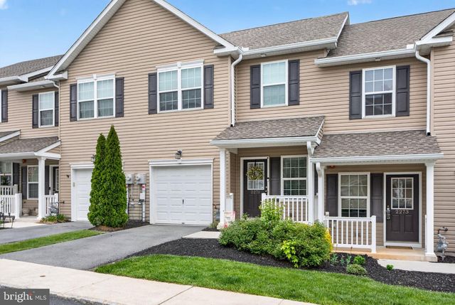 2271 RISING HILL RD, Whitehall, PA 18052