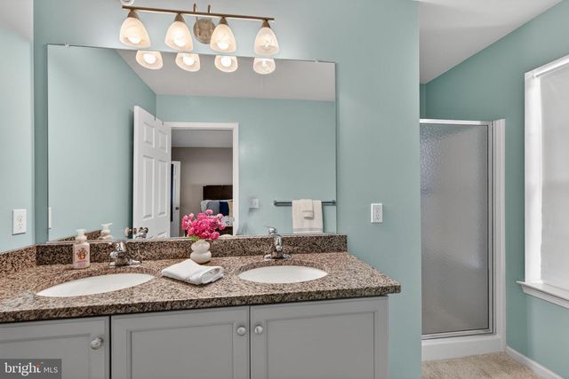 2271 RISING HILL RD, Whitehall, PA 18052