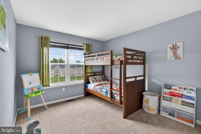 2271 RISING HILL RD, Whitehall, PA 18052