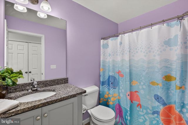 2271 RISING HILL RD, Whitehall, PA 18052
