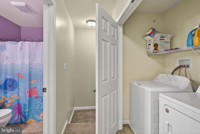 2271 RISING HILL RD, Whitehall, PA 18052