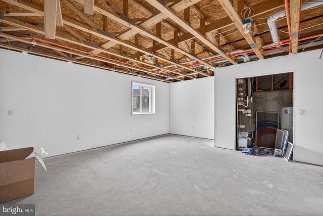 2271 RISING HILL RD, Whitehall, PA 18052
