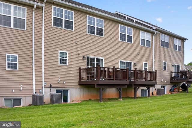 2271 RISING HILL RD, Whitehall, PA 18052