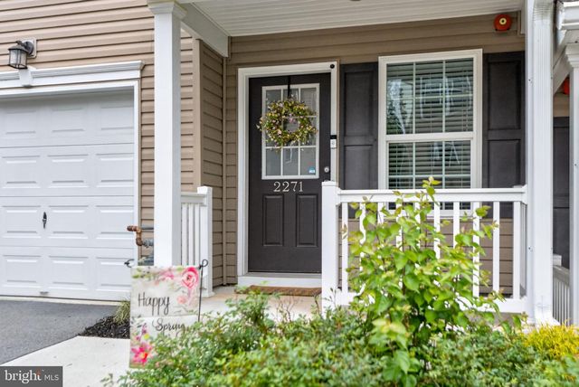 2271 RISING HILL RD, Whitehall, PA 18052