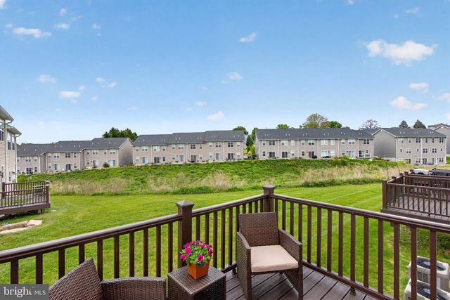 2271 RISING HILL RD, Whitehall, PA 18052