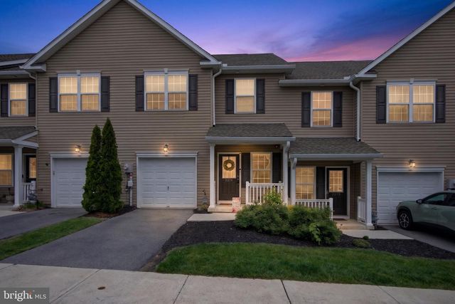 2271 RISING HILL RD, Whitehall, PA 18052