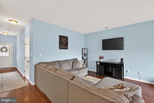 2271 RISING HILL RD, Whitehall, PA 18052