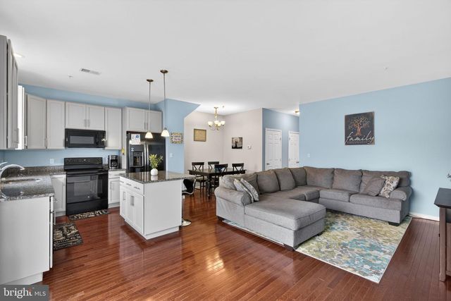 2271 RISING HILL RD, Whitehall, PA 18052